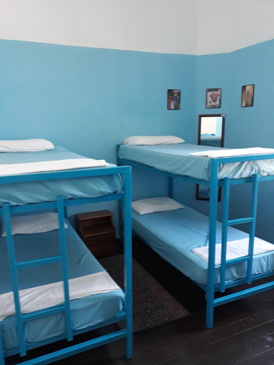 Bed op een Mannenslaapzaal